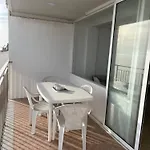 Beachfront 3-bedroom * Calafell