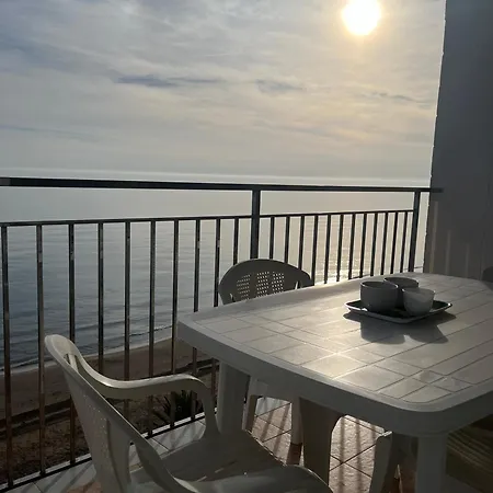 Beachfront 3-bedroom Calafell