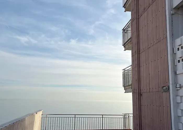 Beachfront 3-bedroom Appartement *
